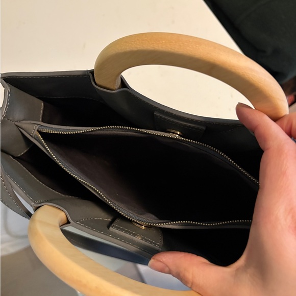 Sézane Gray Half-Moon Bag with wood handles - Picture 3 of 3